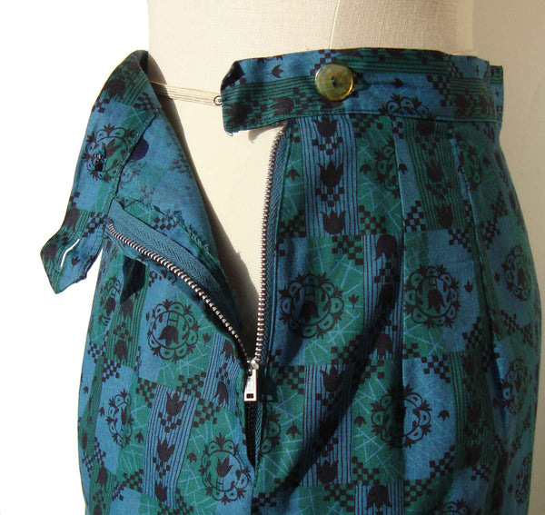 Hidden Metal Zipper on Skirt