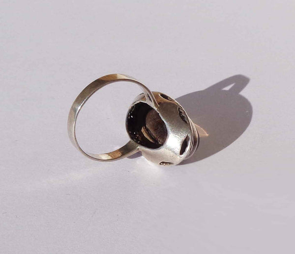 Vintage Ring with Decorative Bridge