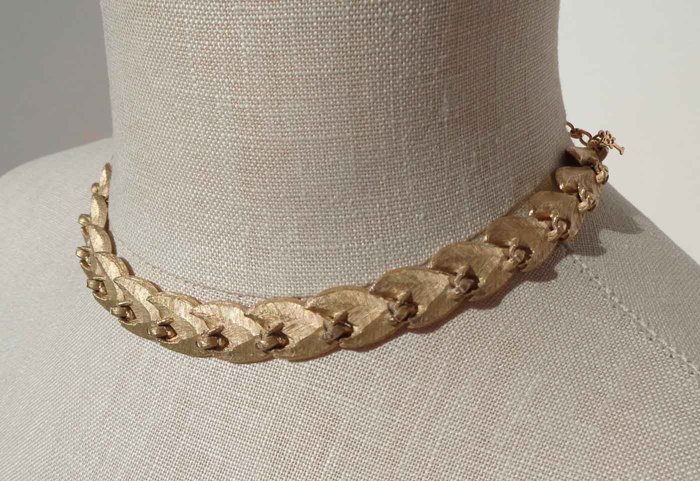 Vintage 60s Crown Trifari White Enamel Leaf Necklace Choker 
