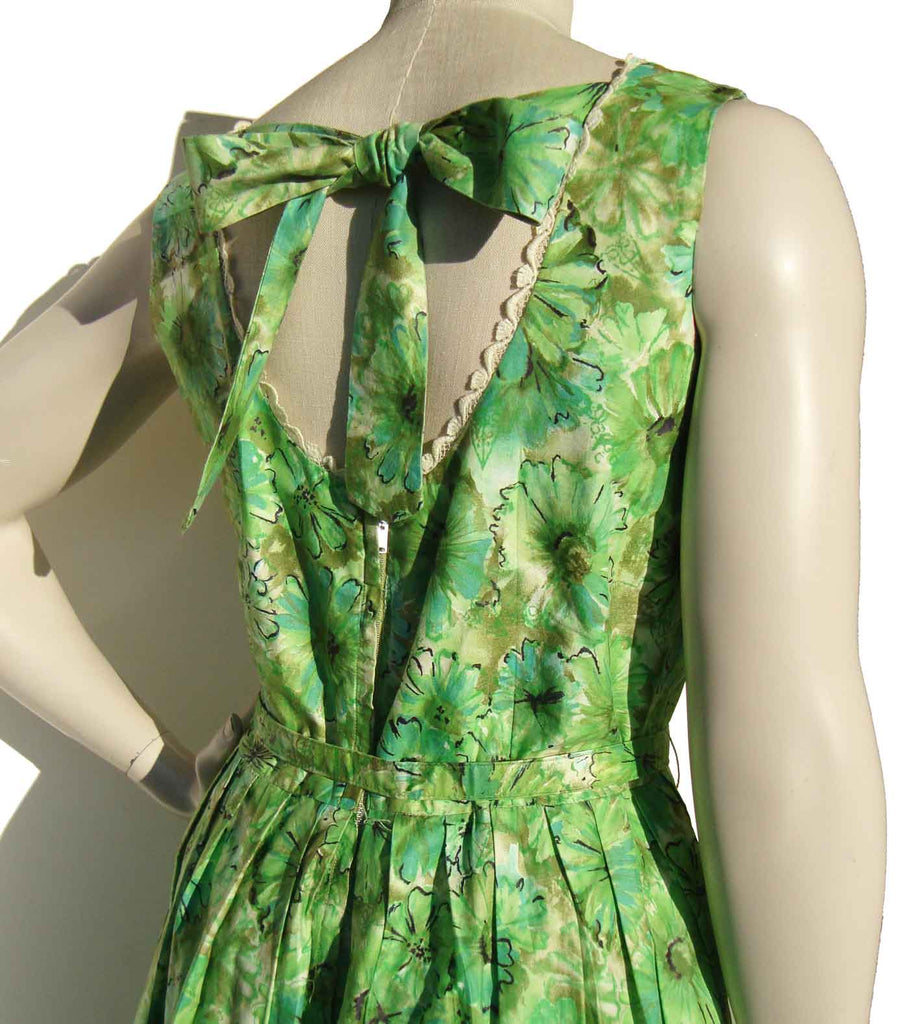 Vintage 50s Green Floral Dress Garden Party Full Skirt Cotton M Vintage 50s Green Floral Dress Garden Party Full Skirt Cotton M