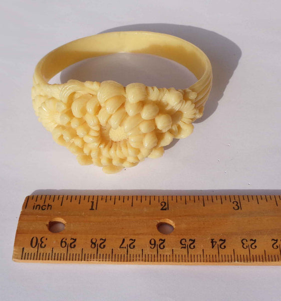 Chrysanthemum Bracelet - Metro Retro Vintage
