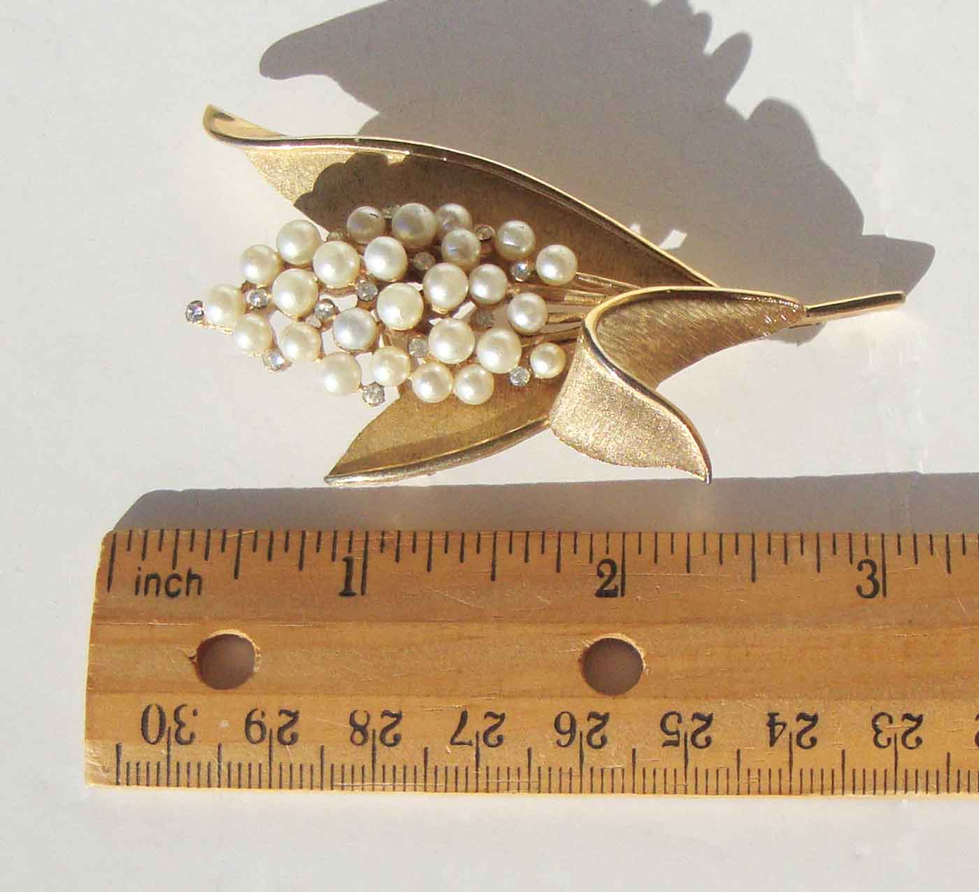 Vintage 60s Crown Trifari Floral Cluster Pearls & Rhinestone