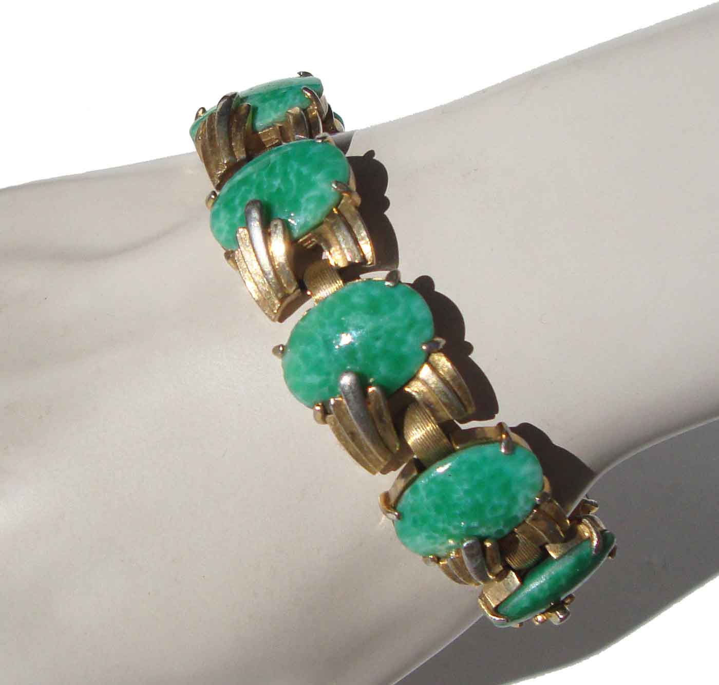 Vintage 60s Trifari Bracelet Green Jade Peking Glass