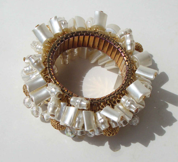1960s Pearl Stretch Bracelet - Metro Retro Vintage
