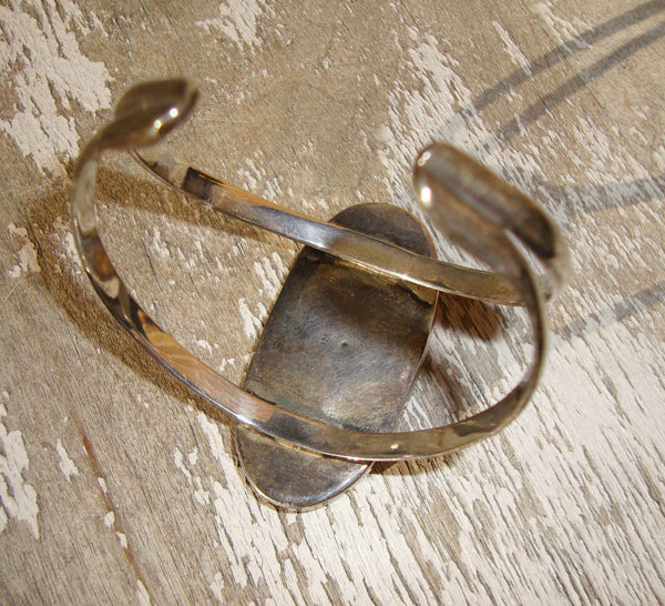 Back of Vintage 70s Zuni Cuff Indian Bracelet Sterling Silver & Pink Shell Native American